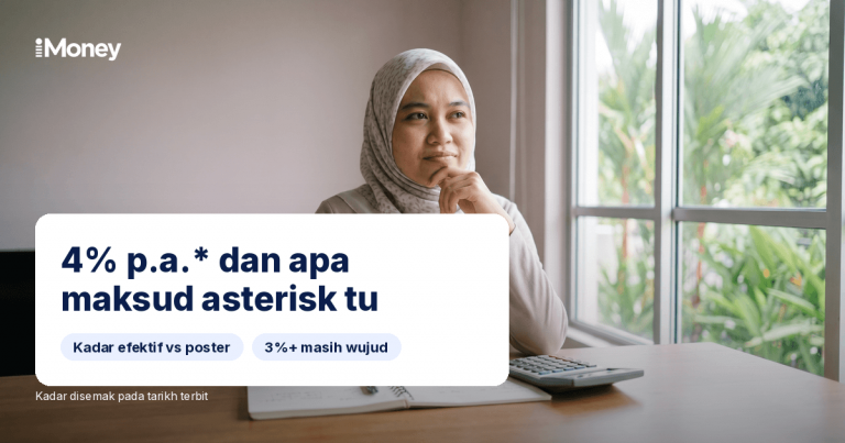 Seorang wanita muda Malaysia membandingkan kadar simpanan di telefon bimbitnya bersama kalkulator dan buku nota di meja yang terang, panduan simpanan berasas pulangan tinggi iMoney