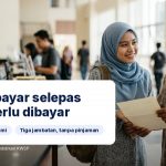 Pelajar dan ibu bapa menyerahkan dokumen dengan teks: PTPTN membayar selepas yuran genap tempoh.