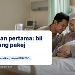 Ibu bapa memegang bayi baru lahir di hospital dengan teks: Bayi, bulan pertama: bil di sebalik pakej.